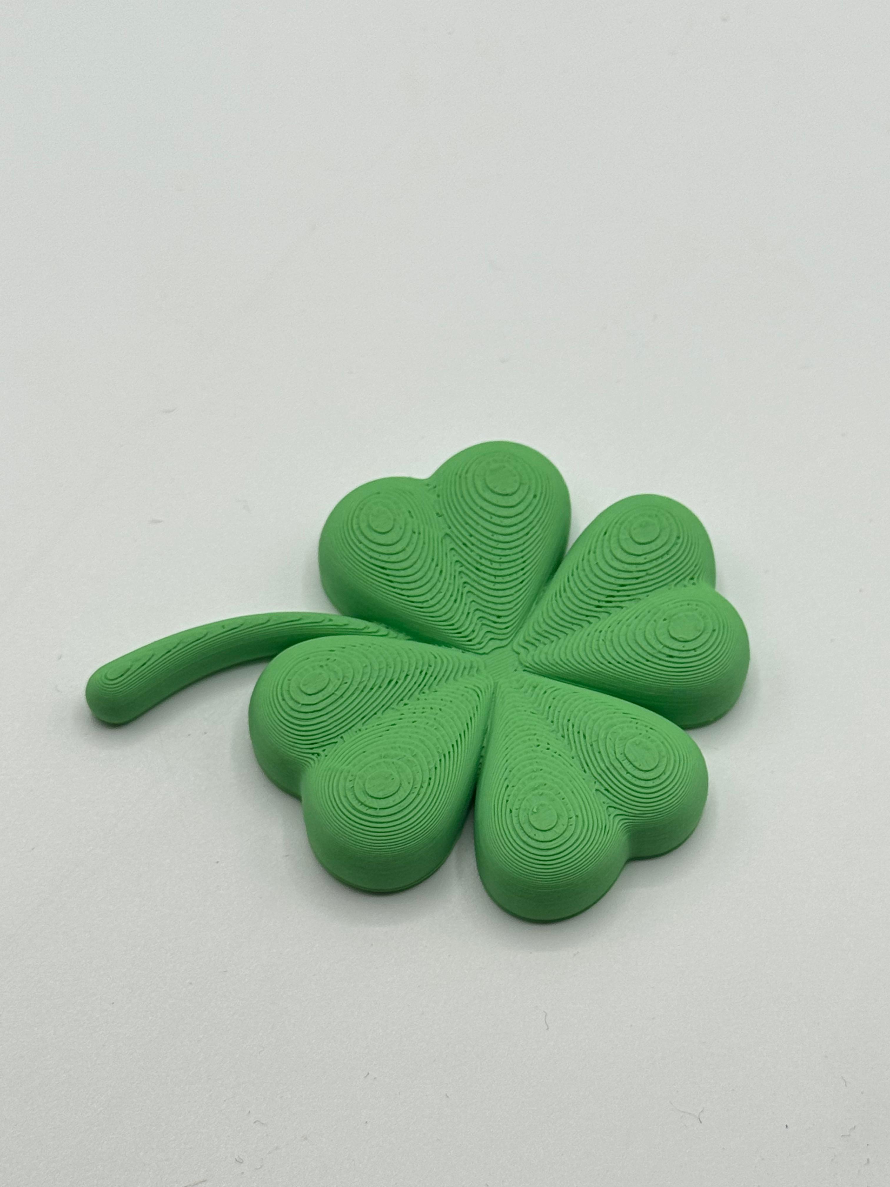 CAP PINS / Lucky Clover