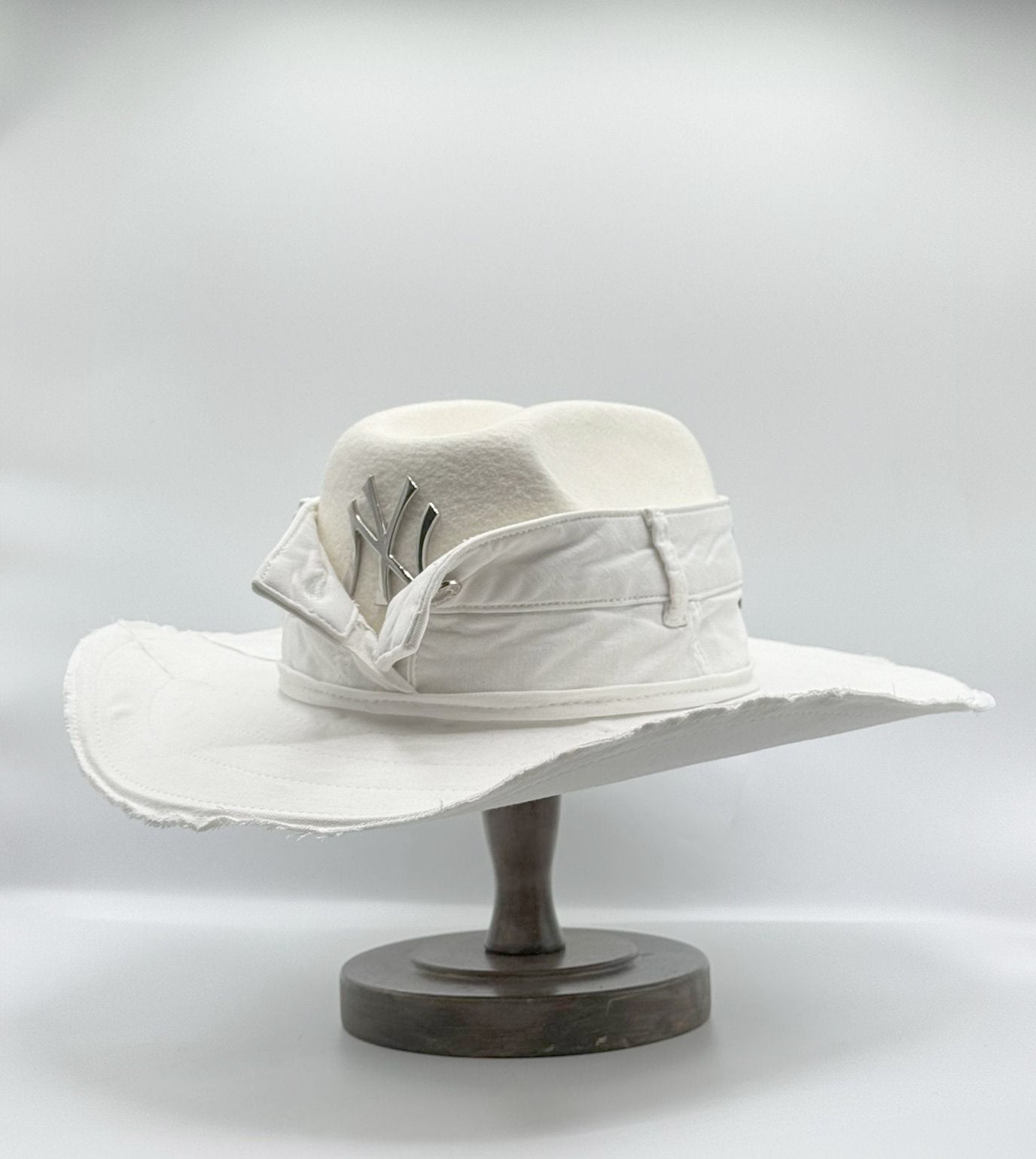 Custom Cowboy hat / NY / White Denim /