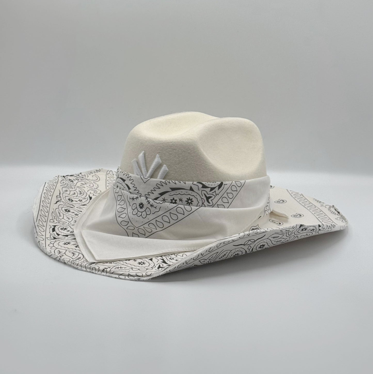 Custom Cowboy Hat / White   / Bandana